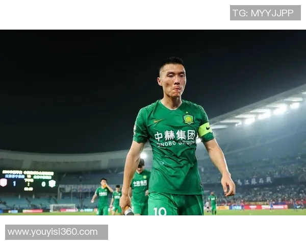 背影中的英雄:聚焦足球球星们背后不为人知的故事与坚韧精神 背影中的英雄:聚焦足球球星们背后不为人知的故事与坚韧精神